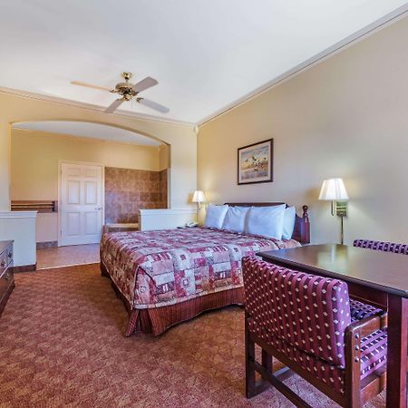 Super 8 By Wyndham Greenville Buitenkant foto