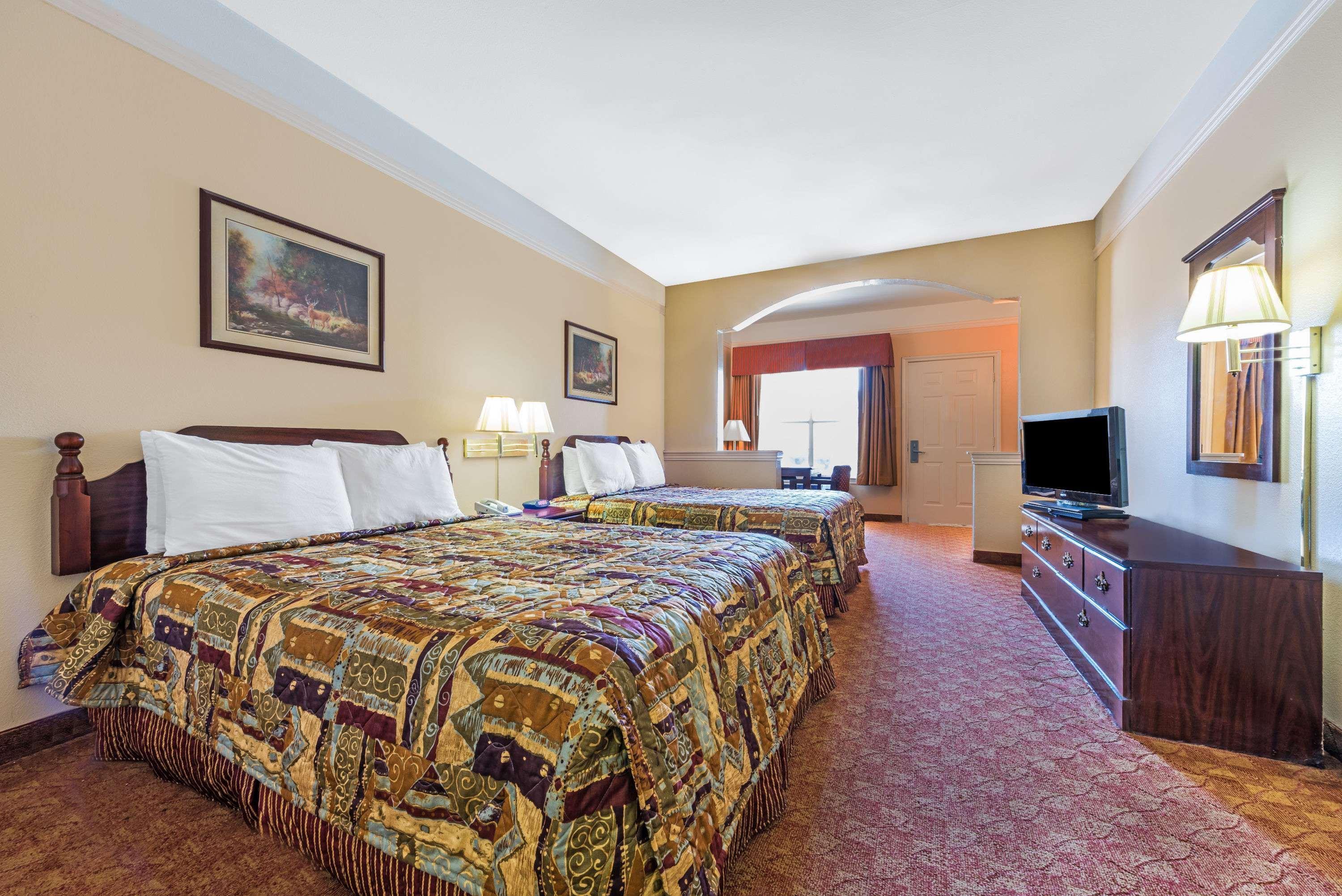 Super 8 By Wyndham Greenville Buitenkant foto