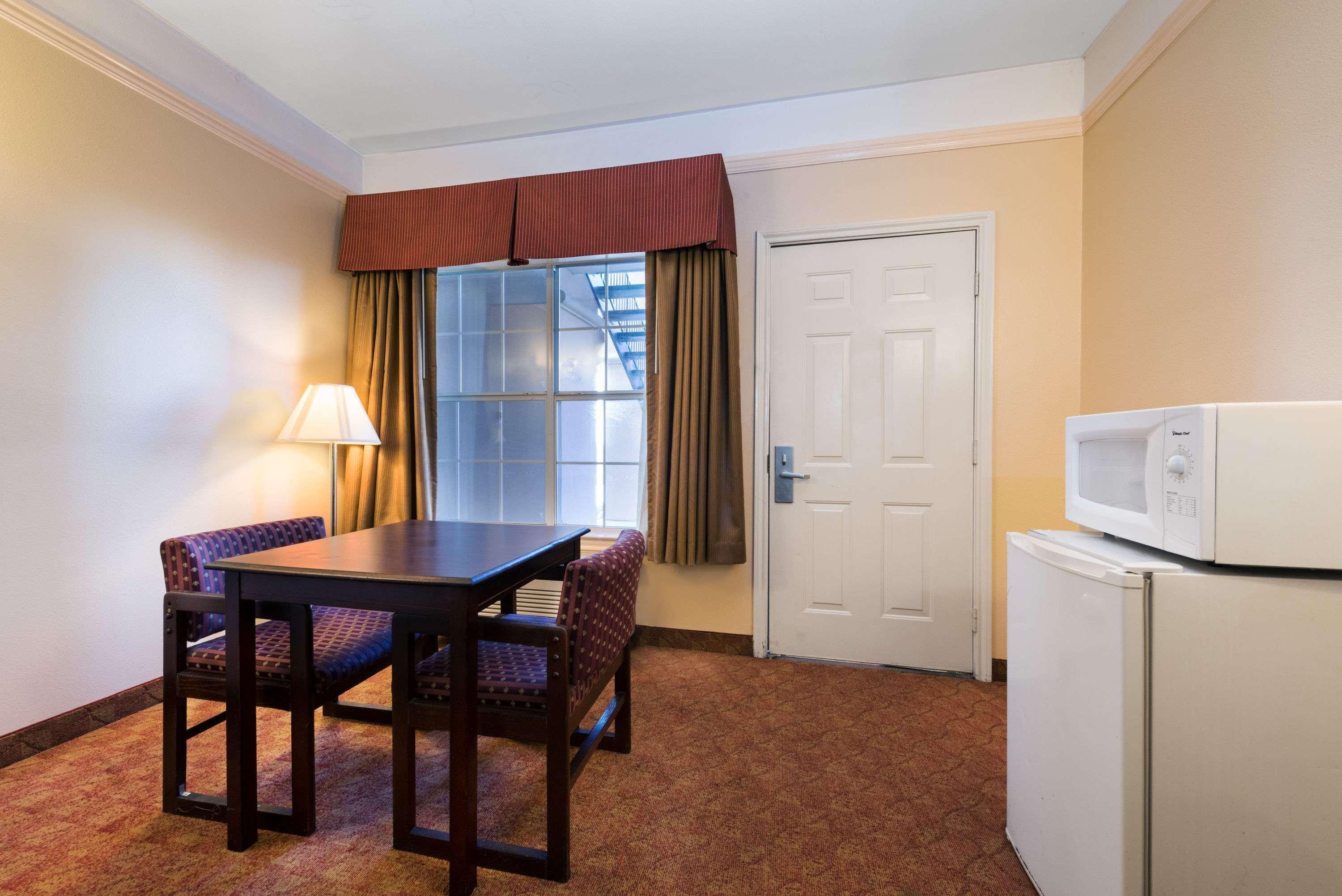 Super 8 By Wyndham Greenville Buitenkant foto