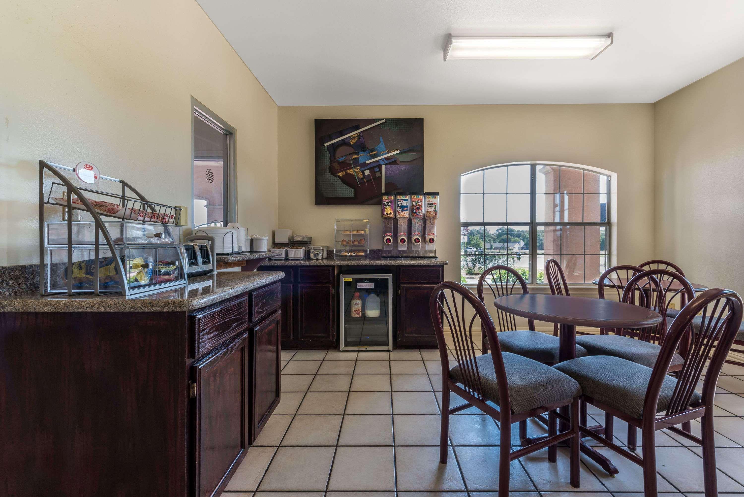 Super 8 By Wyndham Greenville Buitenkant foto