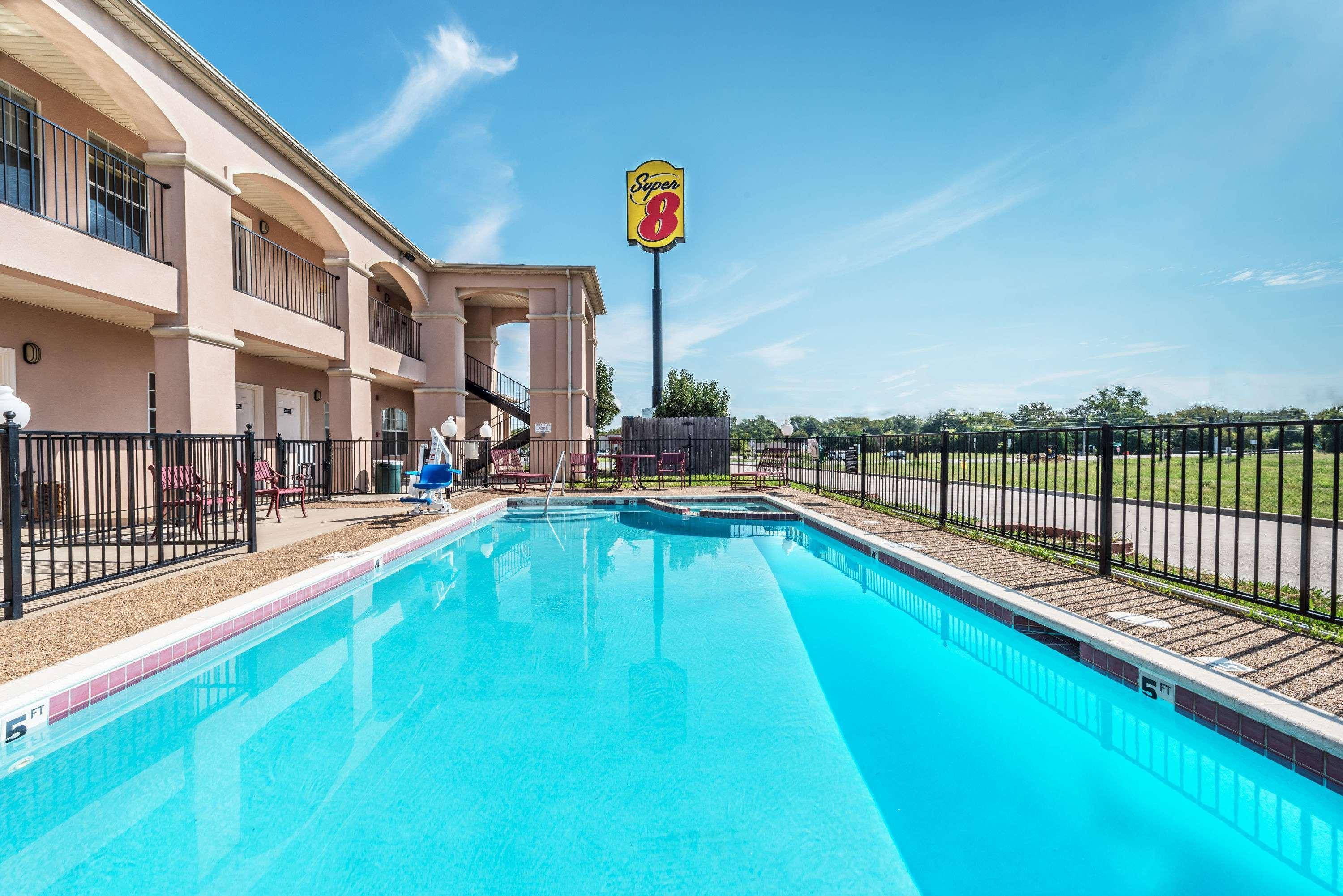 Super 8 By Wyndham Greenville Buitenkant foto